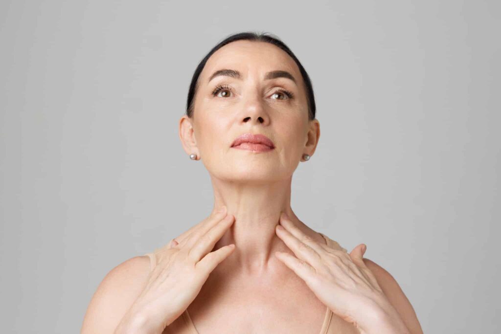 Lifting du cou à Paris, cou et ovale du visage redessinés